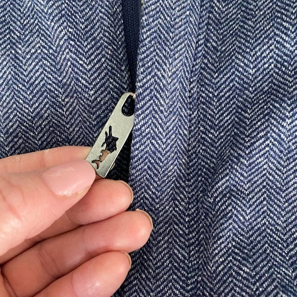 Men's Tommy Bahama Heathered Blue Herringbone 1/4 Zip Pullover- Medium - Picture 3 of 5